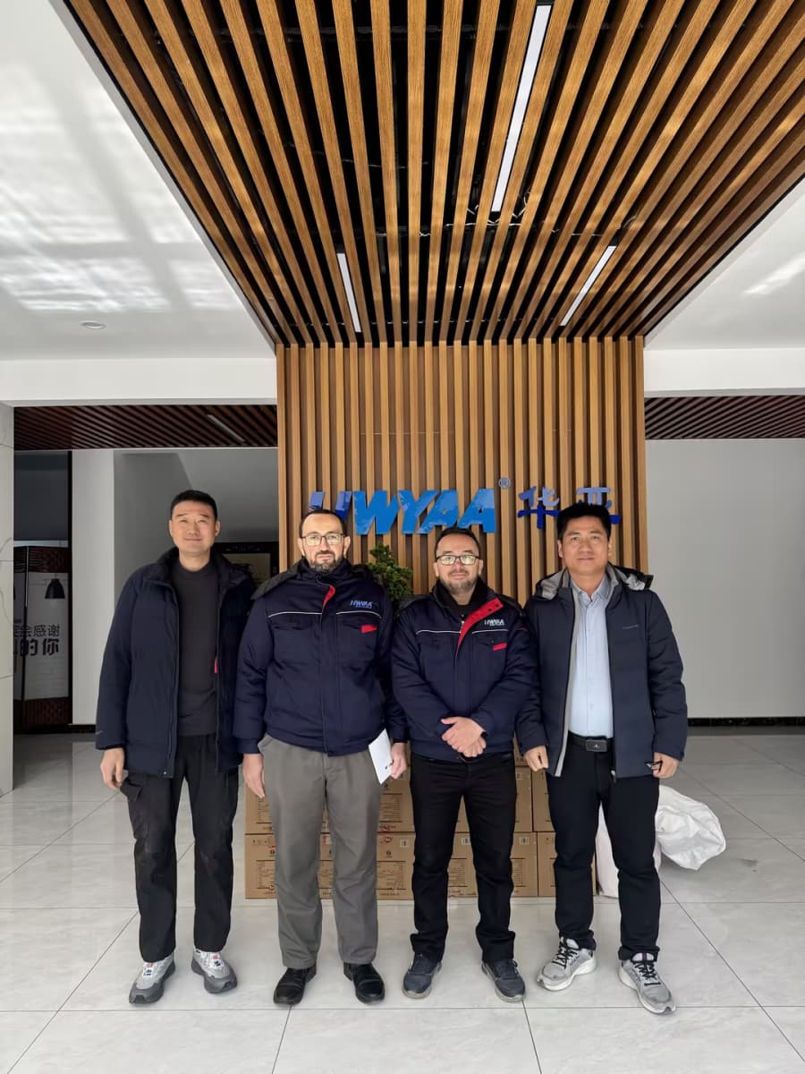 Algerian Customer Engineers Visit HWYAA Workshop for Technical Exchange