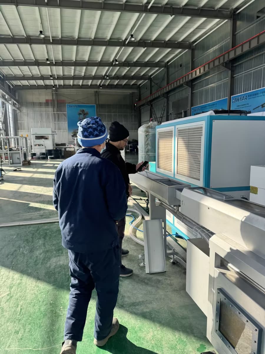 Algerian Customer Engineers Visit HWYAA Workshop for Technical Exchange