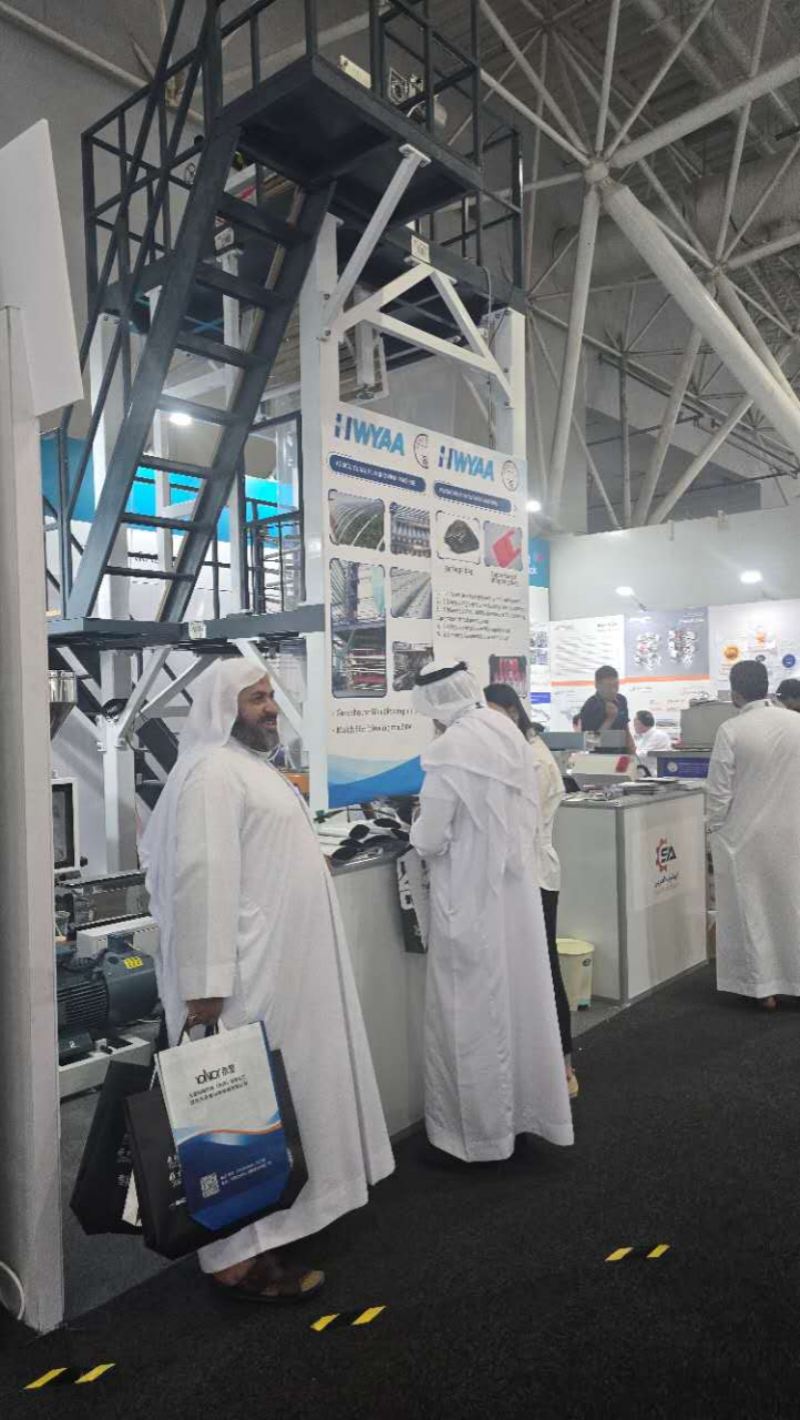 Компания HWYAA MACHINERY принимает участие в выставке Saudi Plastics & Petrochem 2025, чтобы представить новую линию по производству лент для капельного орошения