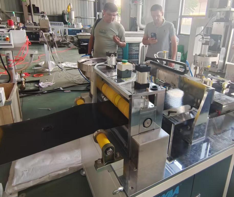 Machine à tuyaux plats HWYAA : Un client ouzbek achète tout le stock disponible