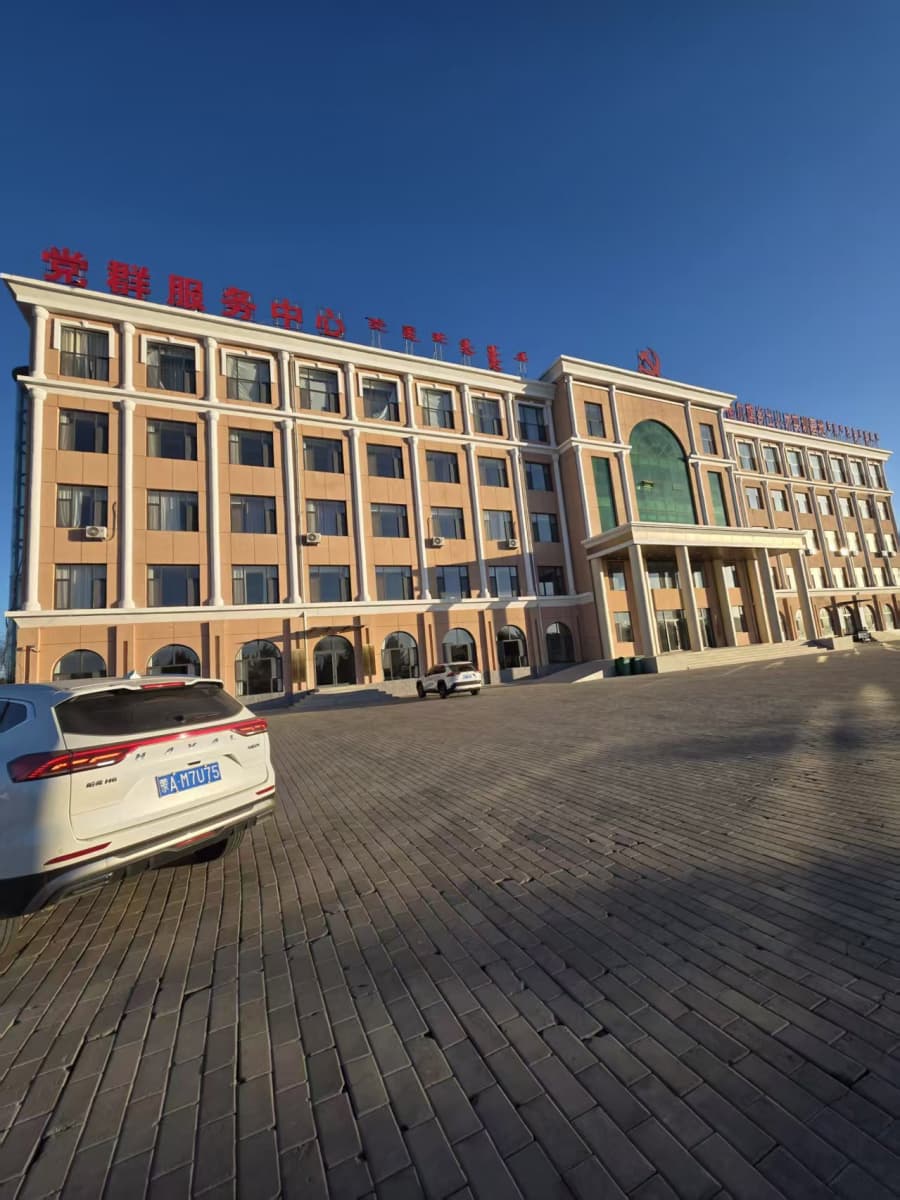 La société HWYAA organise un échange technique sur l'irrigation goutte à goutte dans la bannière de Jungar, en Mongolie-Intérieure.